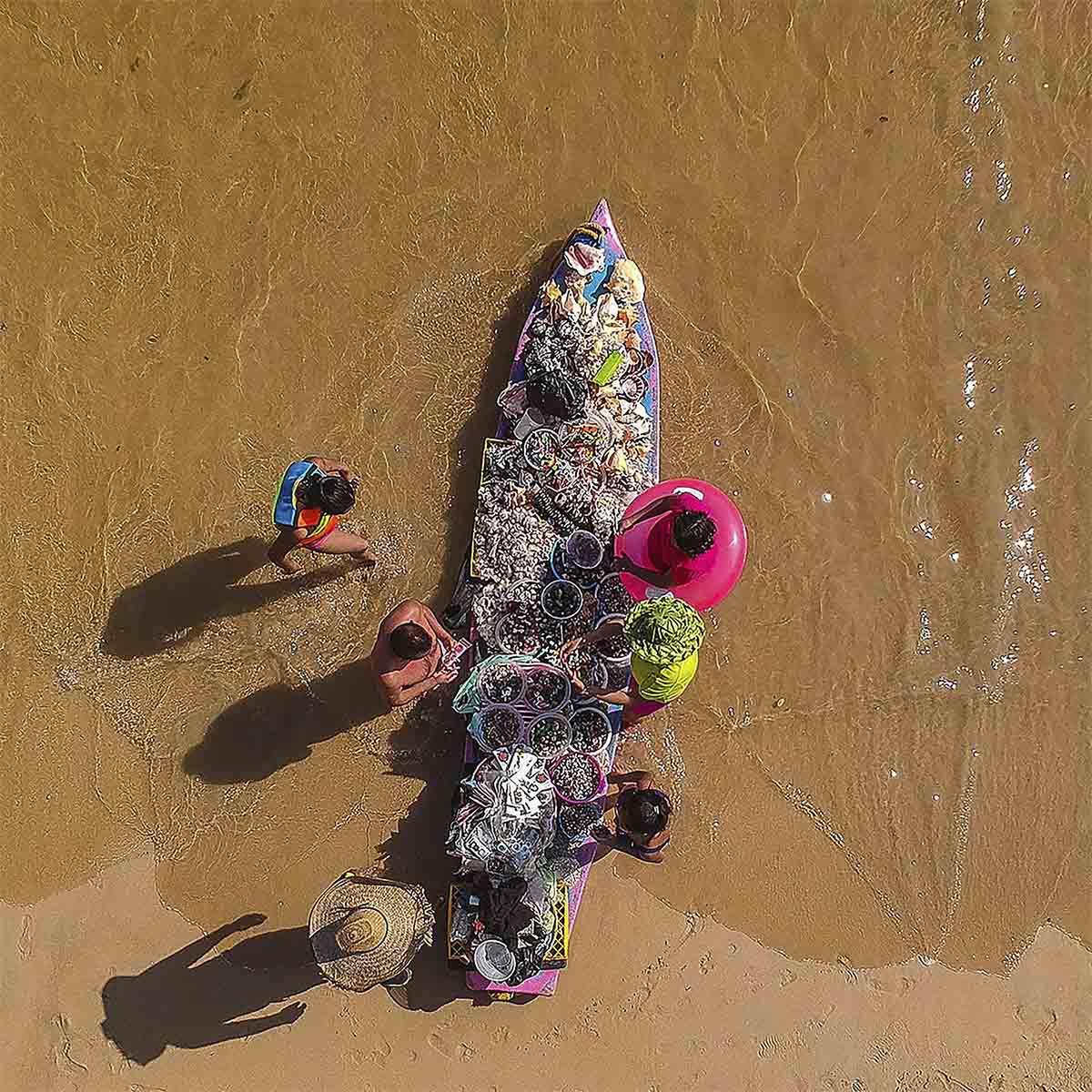 "Vendedores ambulantes del mar", Alexandra de la Rosa Zapata, 2021