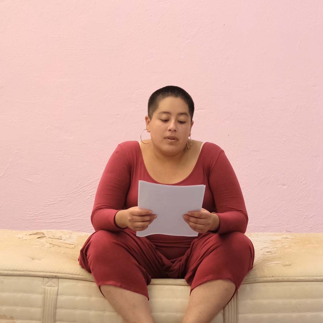 Still del performance "Dear Joshua" de Sofía Cabrera López
