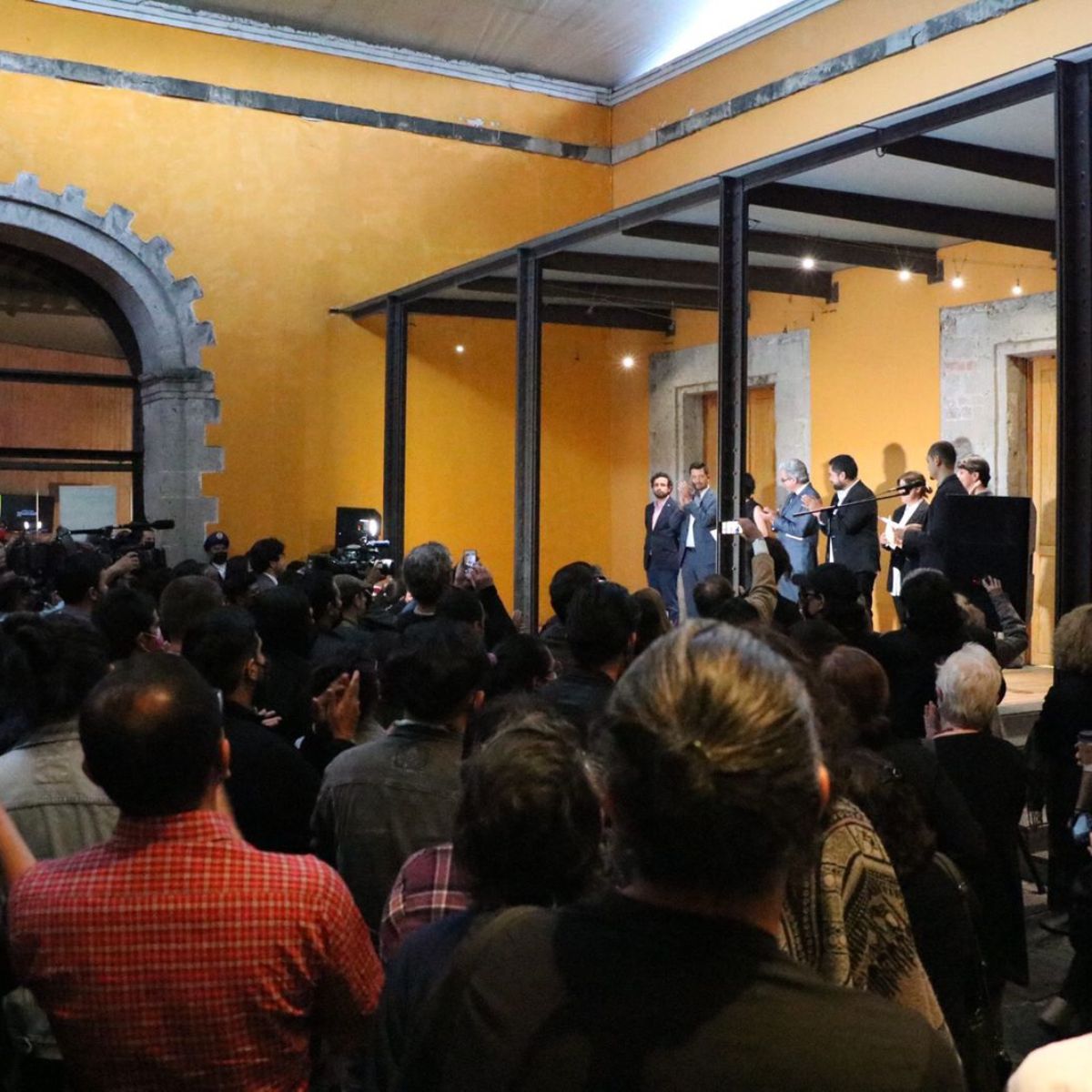 Esfuerzo colectivo y colaborativo de comunidades en todo el país para organizar el mes de la fotografía en México, y festejar en conjunto una pasión compartida cada dos años, desde 1993.